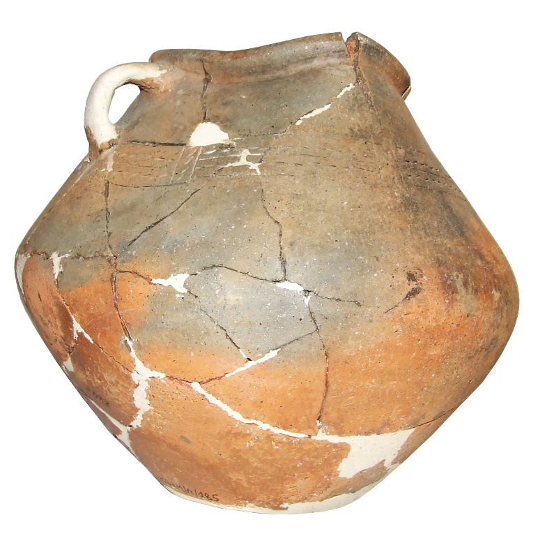 KLE zrekonstruowane-naczynie-gliniane-z-jednogo-z-grobów-kultury-przeworskiej